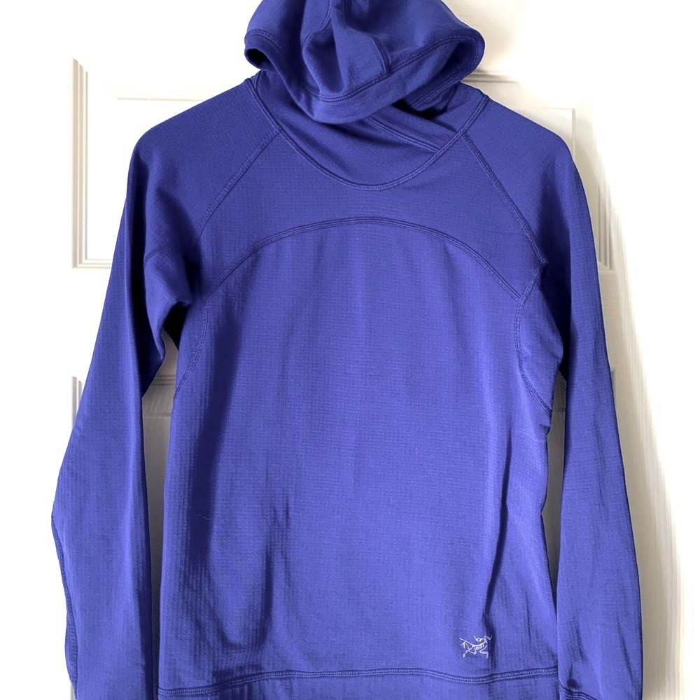 Thermal hoodie with thumb holes